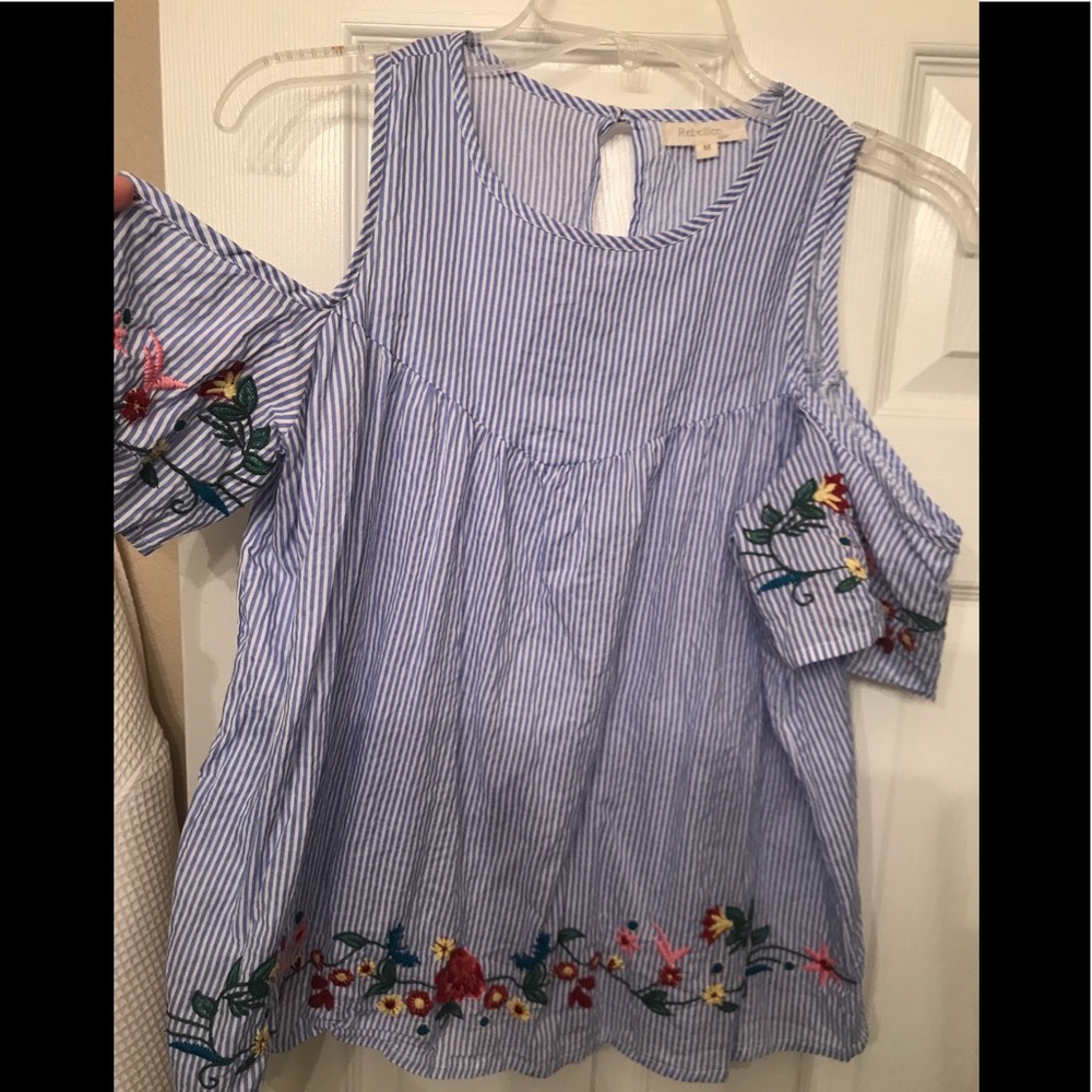 Cold shoulder top!